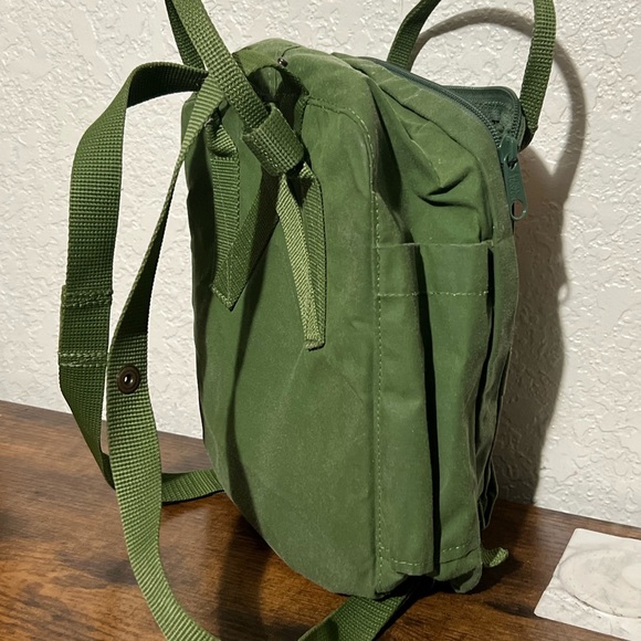 Fjallraven Kånken Forest Green Backpack - Picture 3 of 8